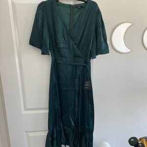 Lulus midi short sleeve dress! Emerald green, Size XL and new with tags!